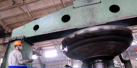 齊魯機(jī)械旋壓封頭創(chuàng)造鈦復(fù)合板整板旋制極限